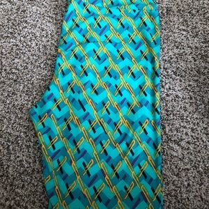 NWOT tc lularoe leggings. Cute geometric print